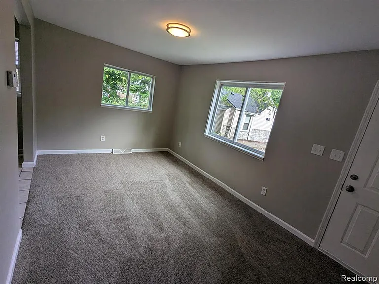 54 E Princeton Ave — Photo 8