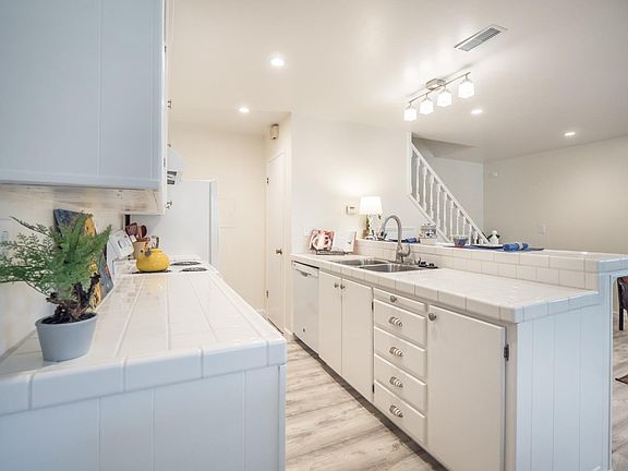 4th image of 1470 42nd Ave APT 2