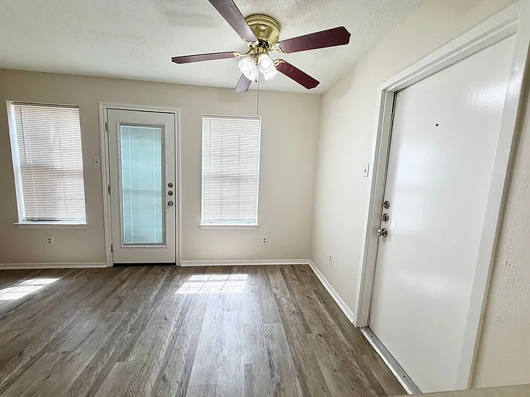 3825 Kimberly Dr — Photo 4