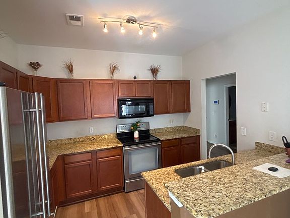 5th image of 657 Cornerstone Cir