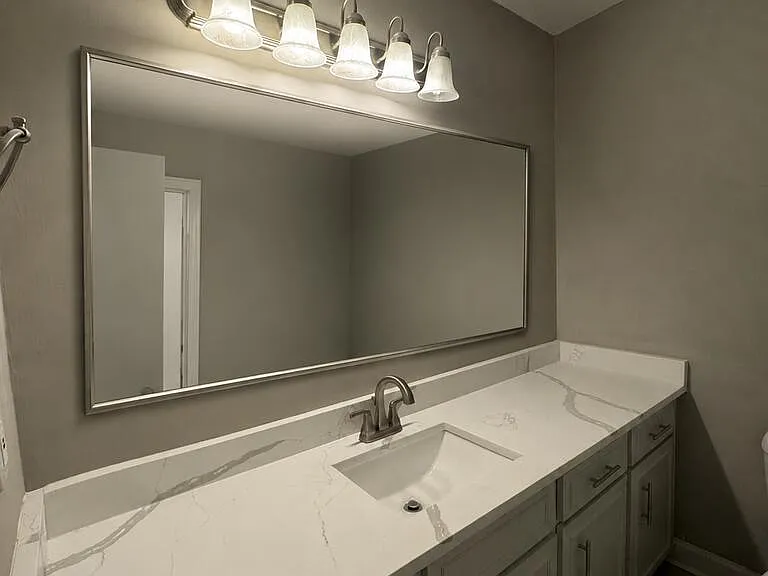1915 Coventry Dr — Photo 16