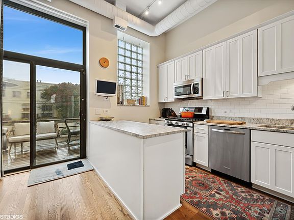 3rd image of 2251 N Wayne Ave #3A