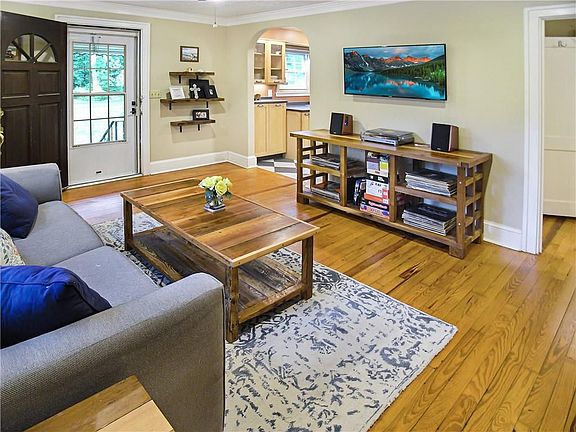 5th image of 2528 Pine Lake Pl