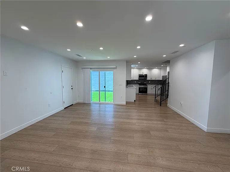 8437 Calvin Ave — Photo 2