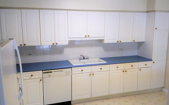 4th image of 7051 W Touhy Ave
