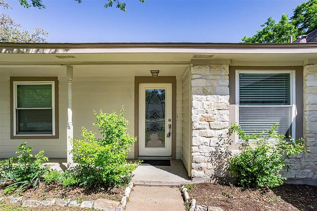 3 bed, 2.0 bath, 1672 sqft, $2,300 — Photo 3