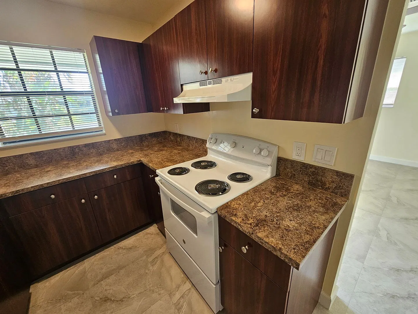 925-927 Duplex — Photo 3
