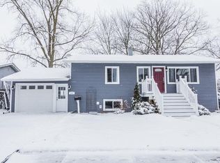 113 S Chestnut Dr, Streamwood, IL 60107