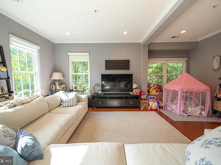 1639 Hunting Creek Dr #B — Photo 9