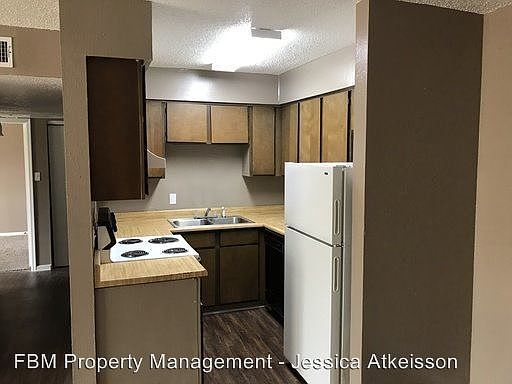 4th image of 119 E Walnut St APT 301