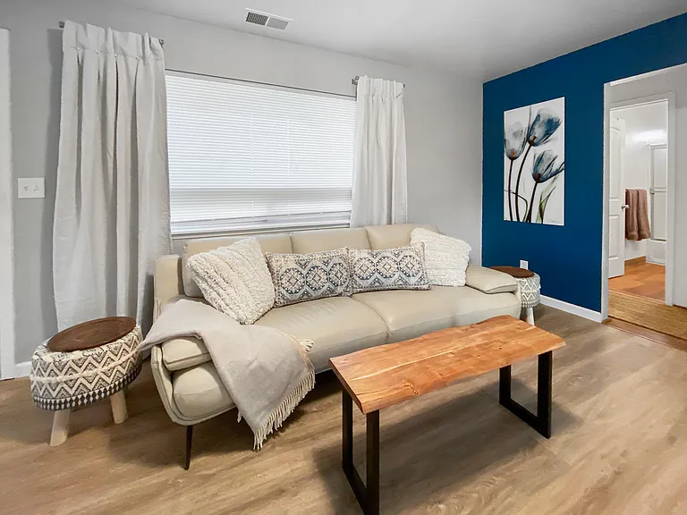 1302 Ross Ln N — Photo 4