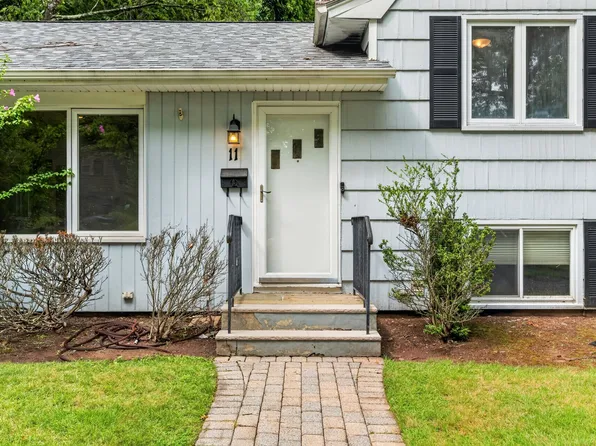 11 Lockwood Ln, Closter, NJ 07624