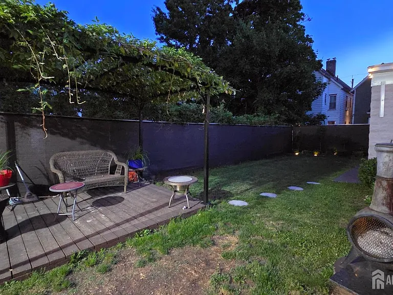 26 Harvey St — Photo 16