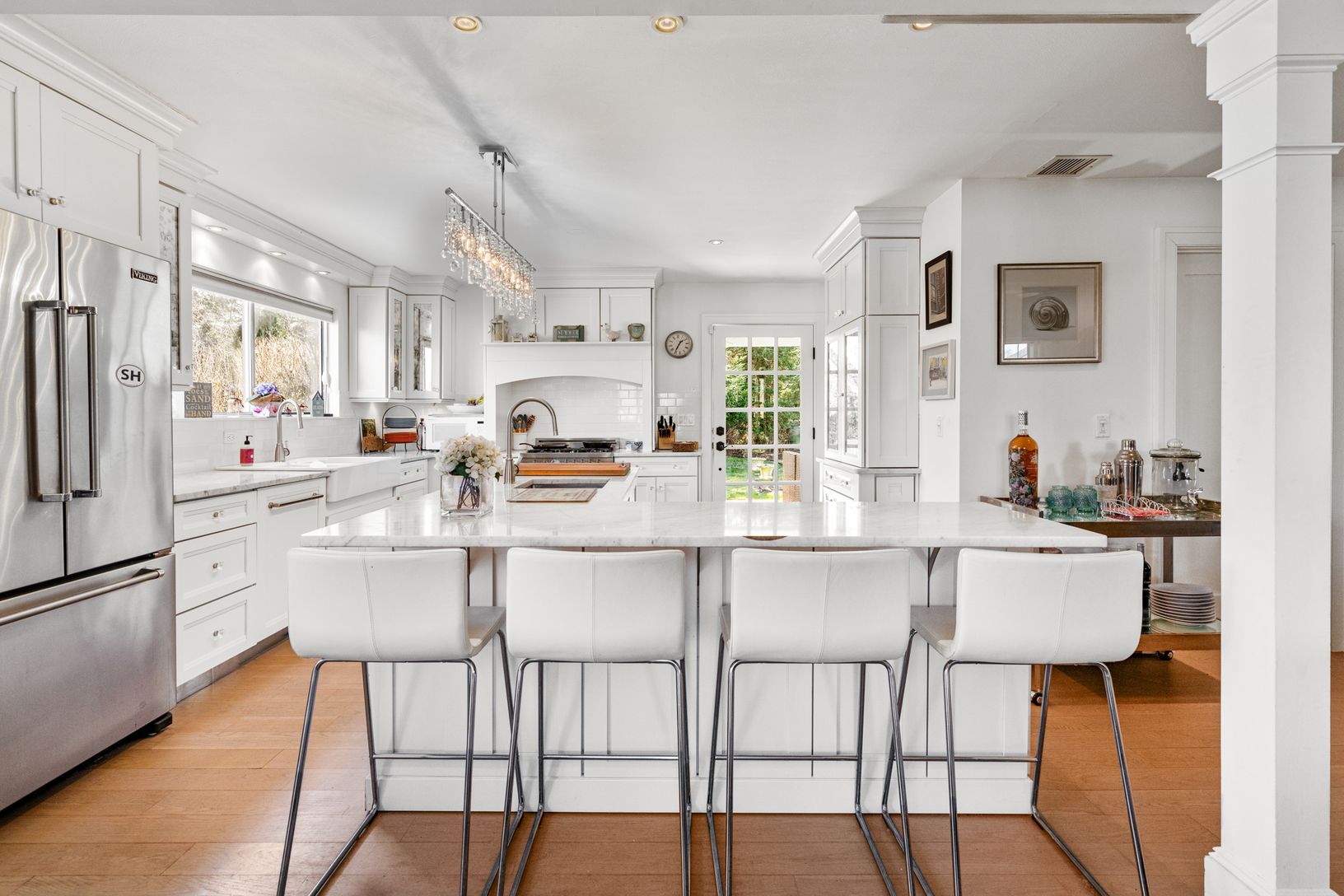  Kitchen with high end appliances - gas Bertazonni range ,Viking refrigerator, Bosch dishwasher 