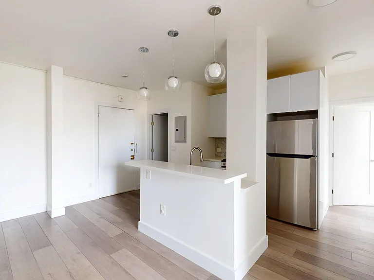 1408 California St #305 — Photo 2