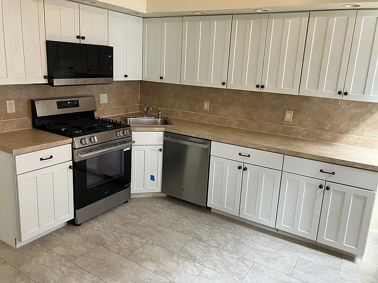 221 E Durham St #2 — Photo 7