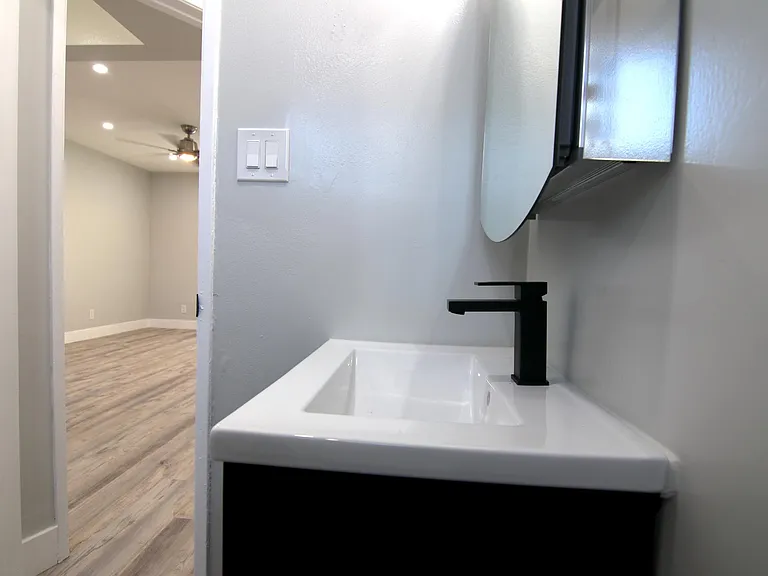 120 Roswell Ave #12 — Photo 37