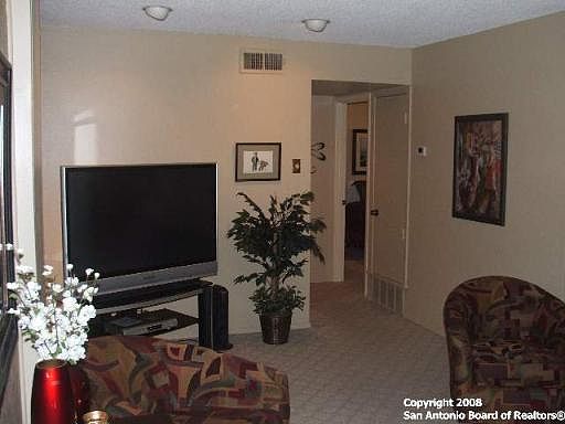 3rd image of 7600 BROADWAY #F6
