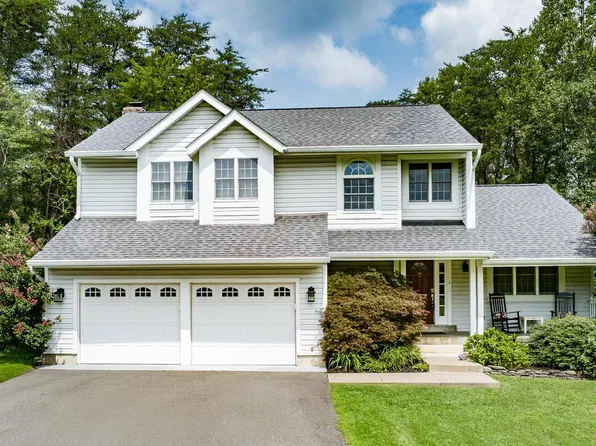 11124 Chapel Rd, Fairfax Station, VA 22039