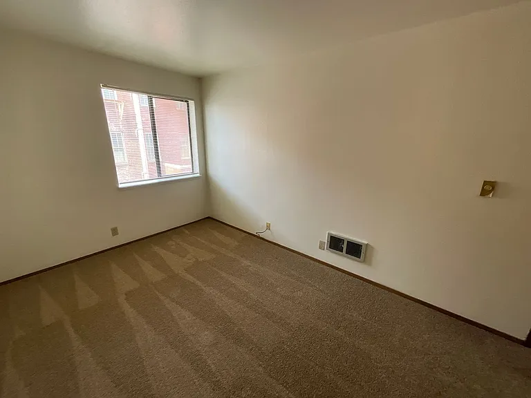 Park Royal Apartments — Photo 11