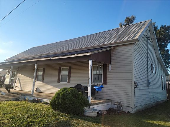 2nd image of 714 W 1st St