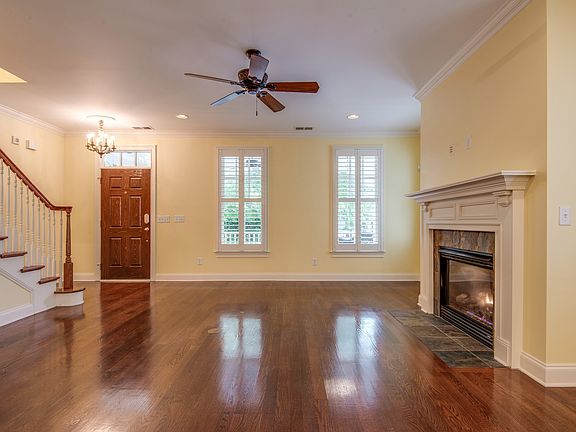 5th image of 215 Acadia Ave