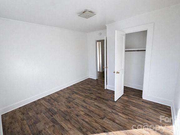 5th image of 2806 Glendale Ave