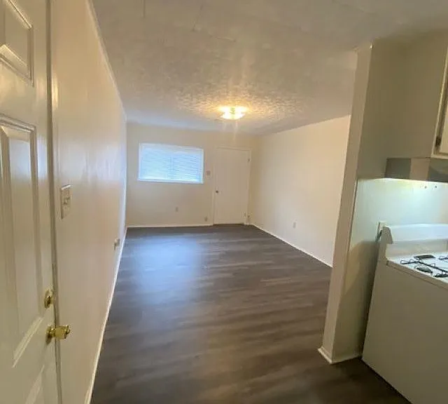 211 Saint Malo St — Photo 10