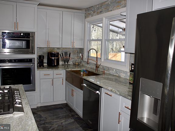 3rd image of 17 Aquilla Ave