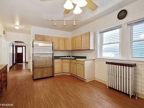 3rd image of 2946 N Narragansett Ave #1
