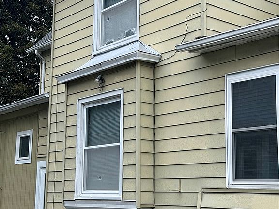 5th image of 413 E Washington Ave