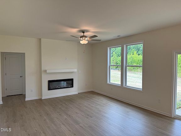 5th image of 377 Pecan Valley Way