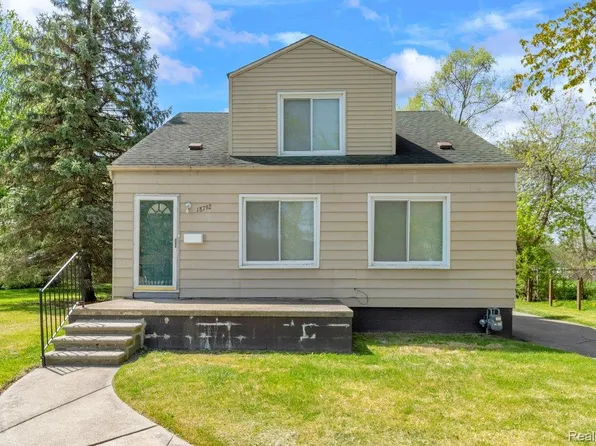 18792 Old Homestead Dr, Harper Woods, MI 48225