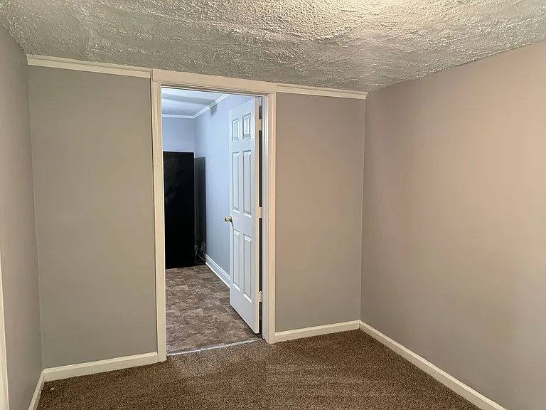 634 Lafayette Rd — Photo 5