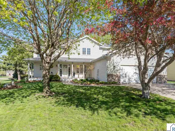 2119 Burnett Ln, North Mankato, MN 56003