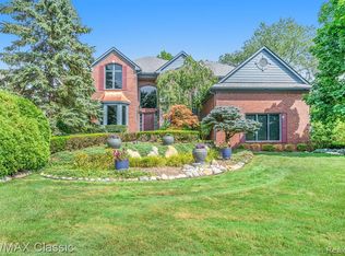 2812 Duffers Ln, Commerce Township, MI 48390