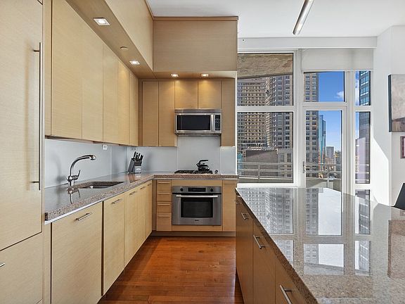2nd image of 1600 Broadway Unit Ph6c