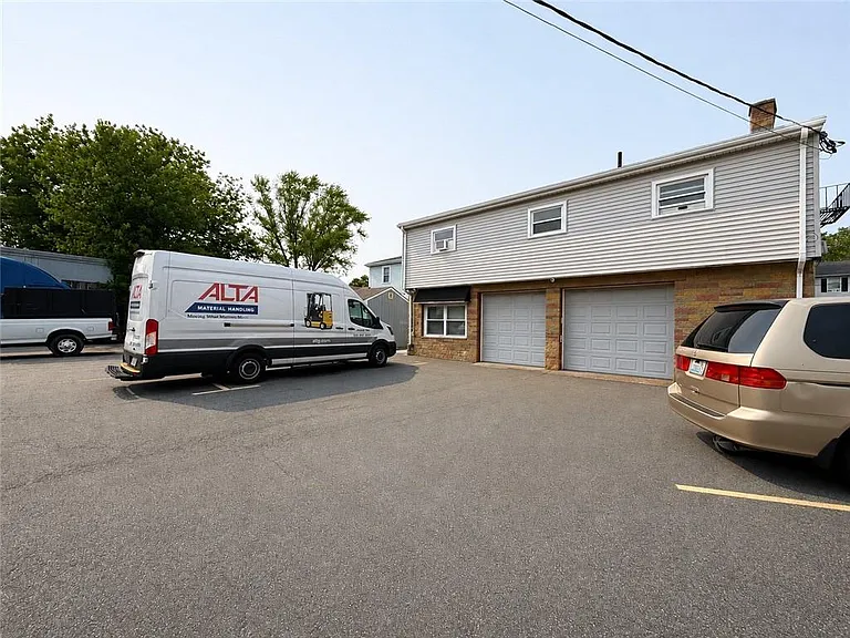 31 Foster St — Photo 22