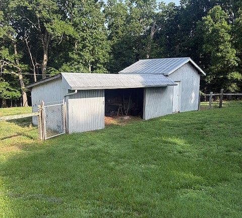 2nd image of 815 Gamaliel Rd