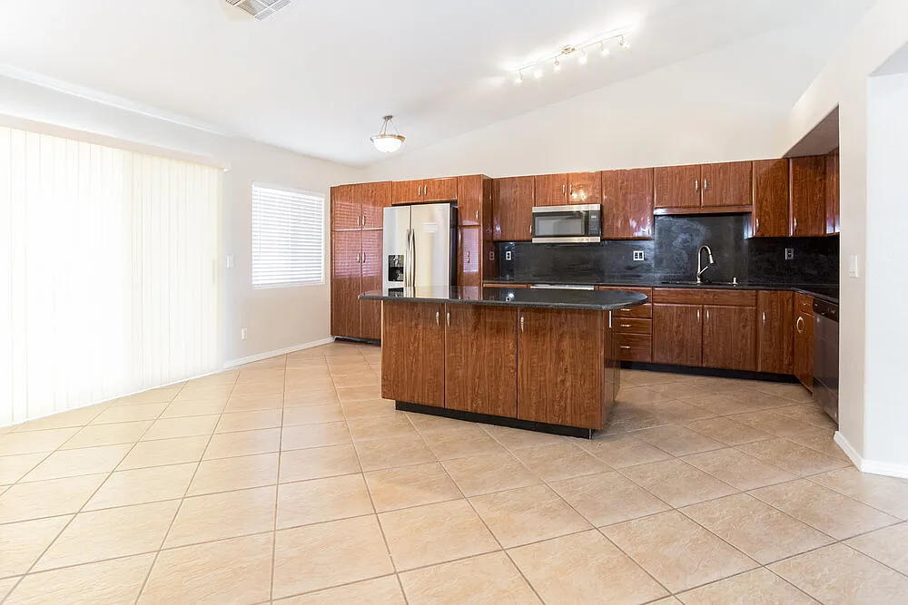 3 bed, 2.0 bath, 1760 sqft, $2,275 — Photo 4