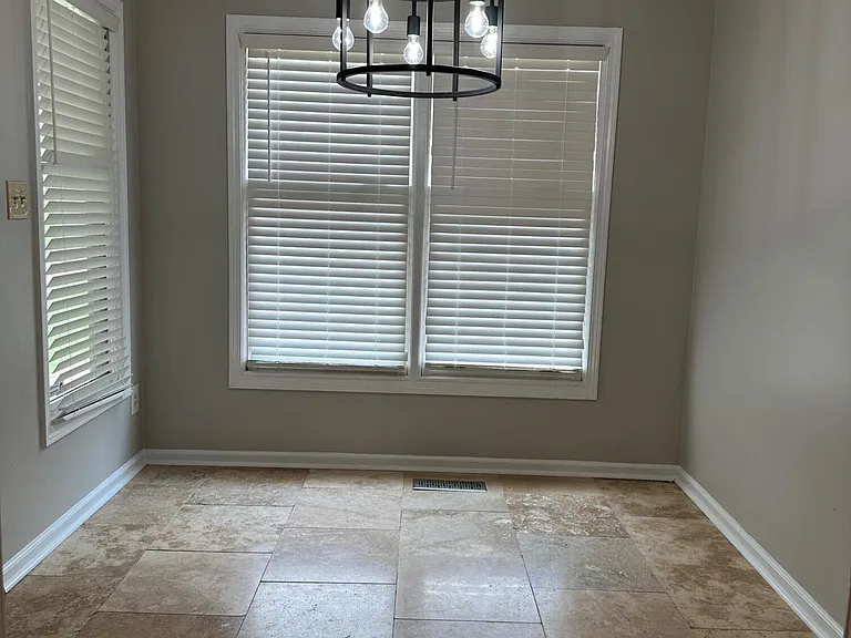 3505 Lakeside Ct — Photo 6