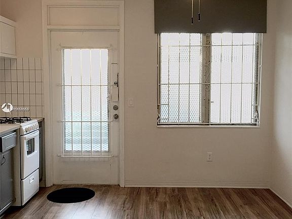 4th image of 441 Collins Ave APT 1