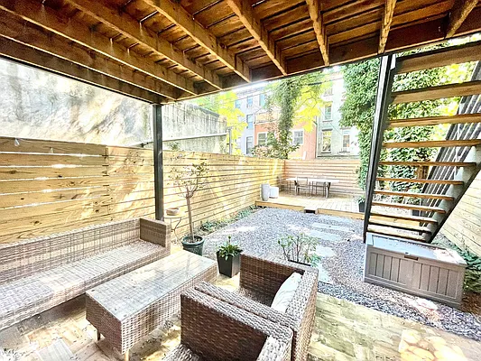 Rented by Pear NYC LLC | media 8