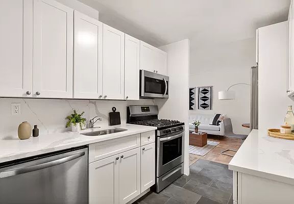 3rd image of 135 Willow St APT 107