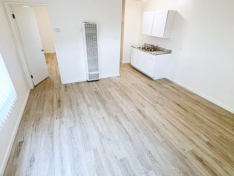 2405 S Denison Ave #4 — Photo 4