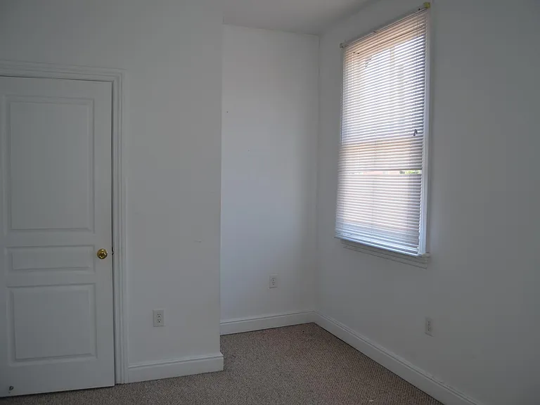 905 Bowe St #B — Photo 9