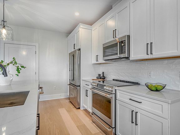 3rd image of 62 Foundry St #416