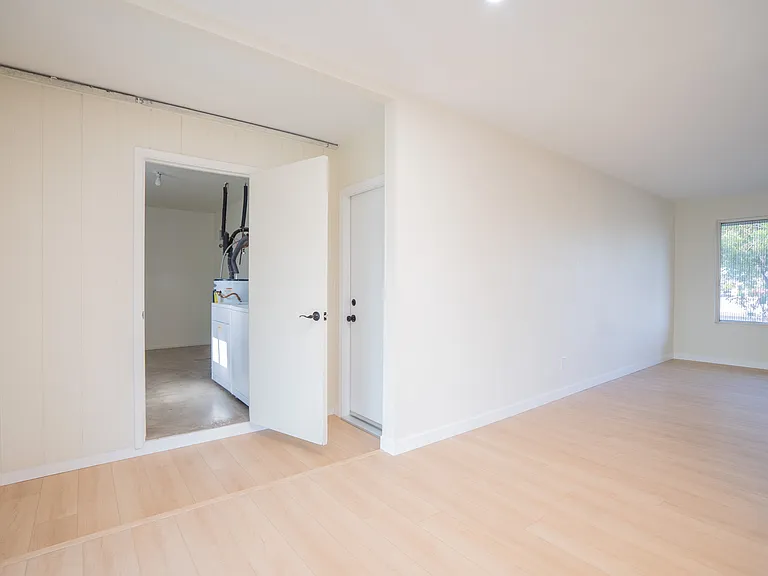 3142 N 78th Dr — Photo 11