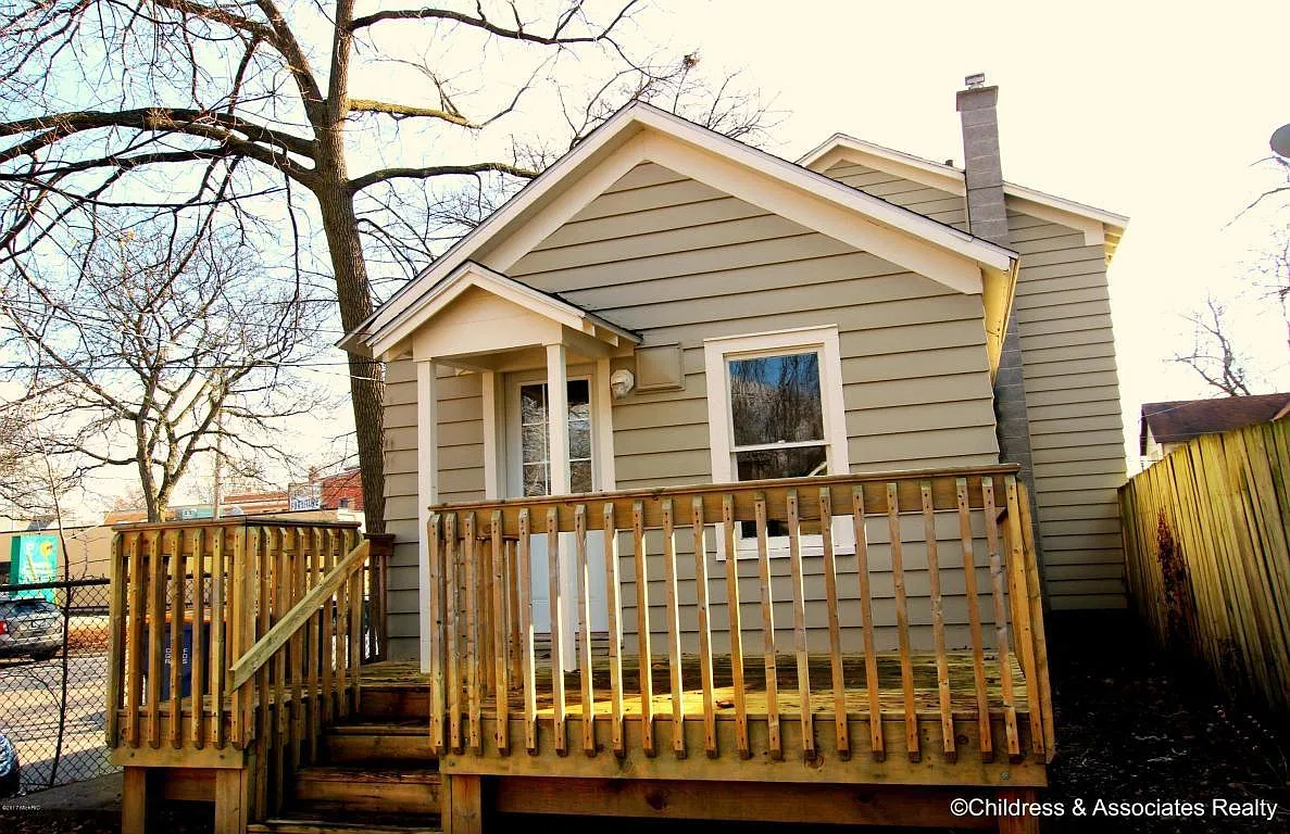 3 bed, 945 sqft, $1,800 — Photo 2