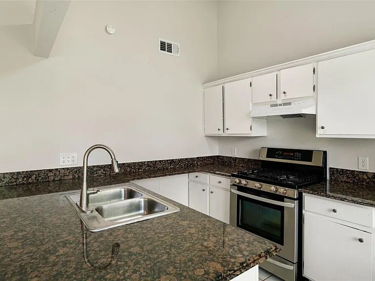 11111 Drakeland Dr — Photo 8